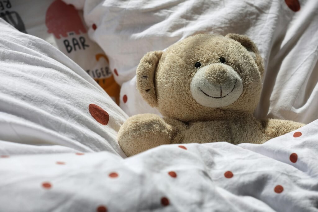 try a favourite item such as toy or blanket to sleep with thus avoiding sleep regression